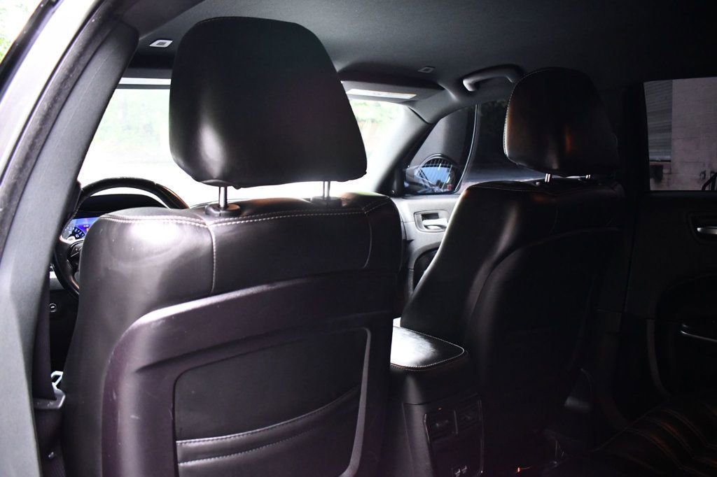 Used 2019 Chrysler 300 S image 40