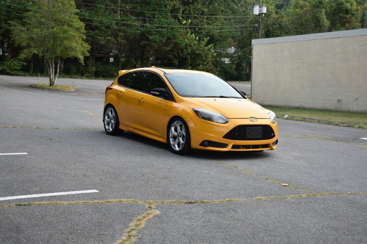 Used 2013 Ford Focus ST FWD image 9