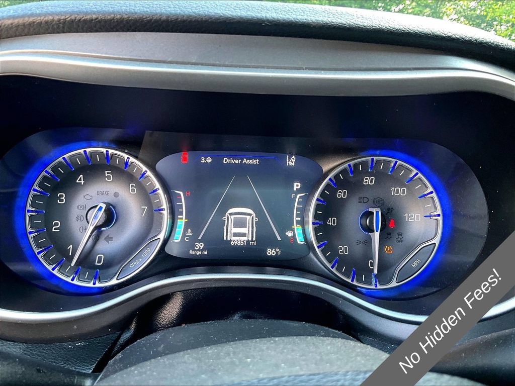 Used 2023 Chrysler Pacifica Touring-L FWD image 17
