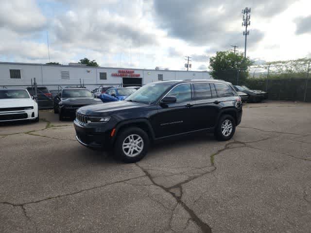 Certified 2023 Jeep Grand Cherokee Laredo w/ Trailer Tow Prep Group (B) AWD/4WD image 31