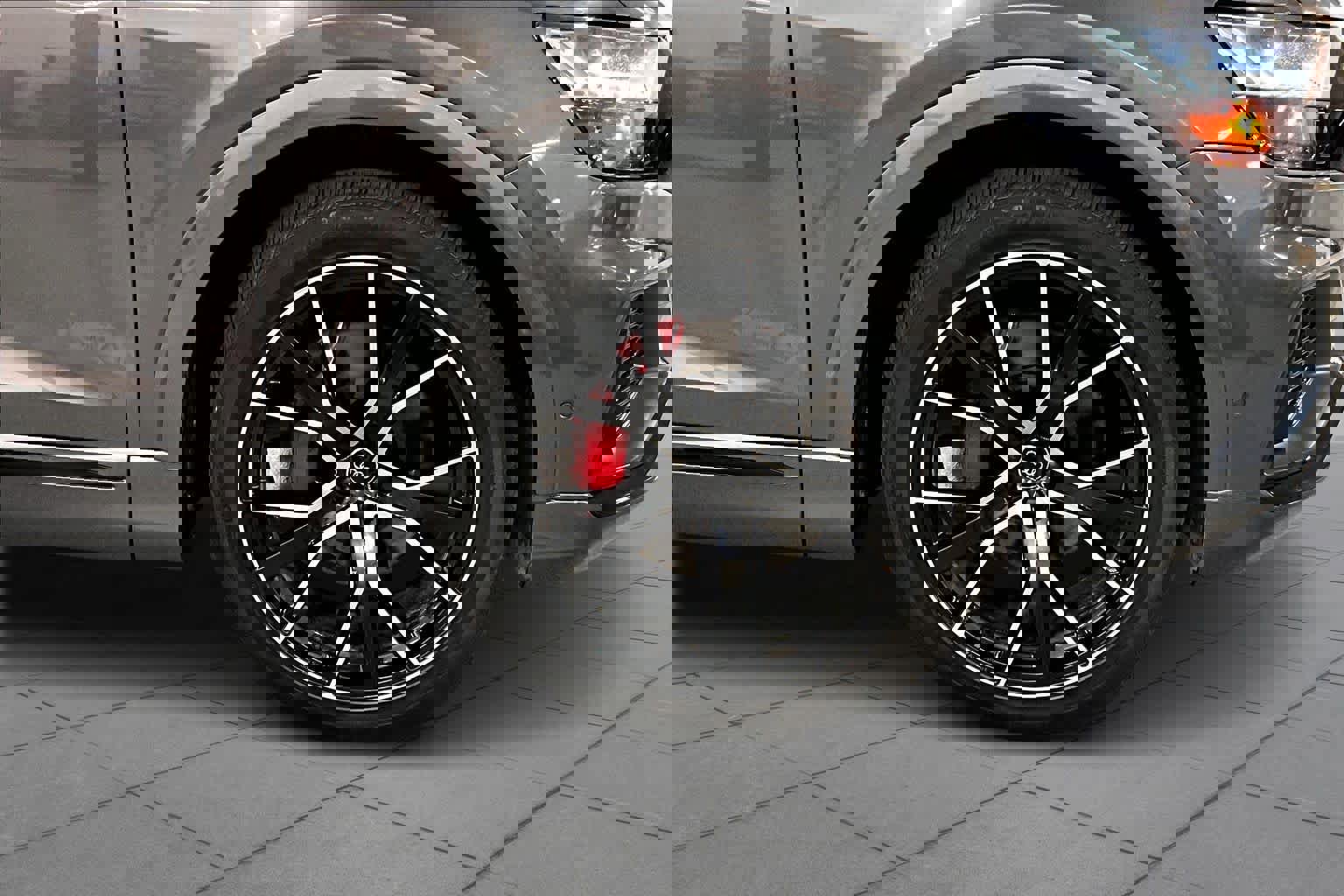 Used 2020 Audi Q8 Prestige w/ Prestige Package image 12