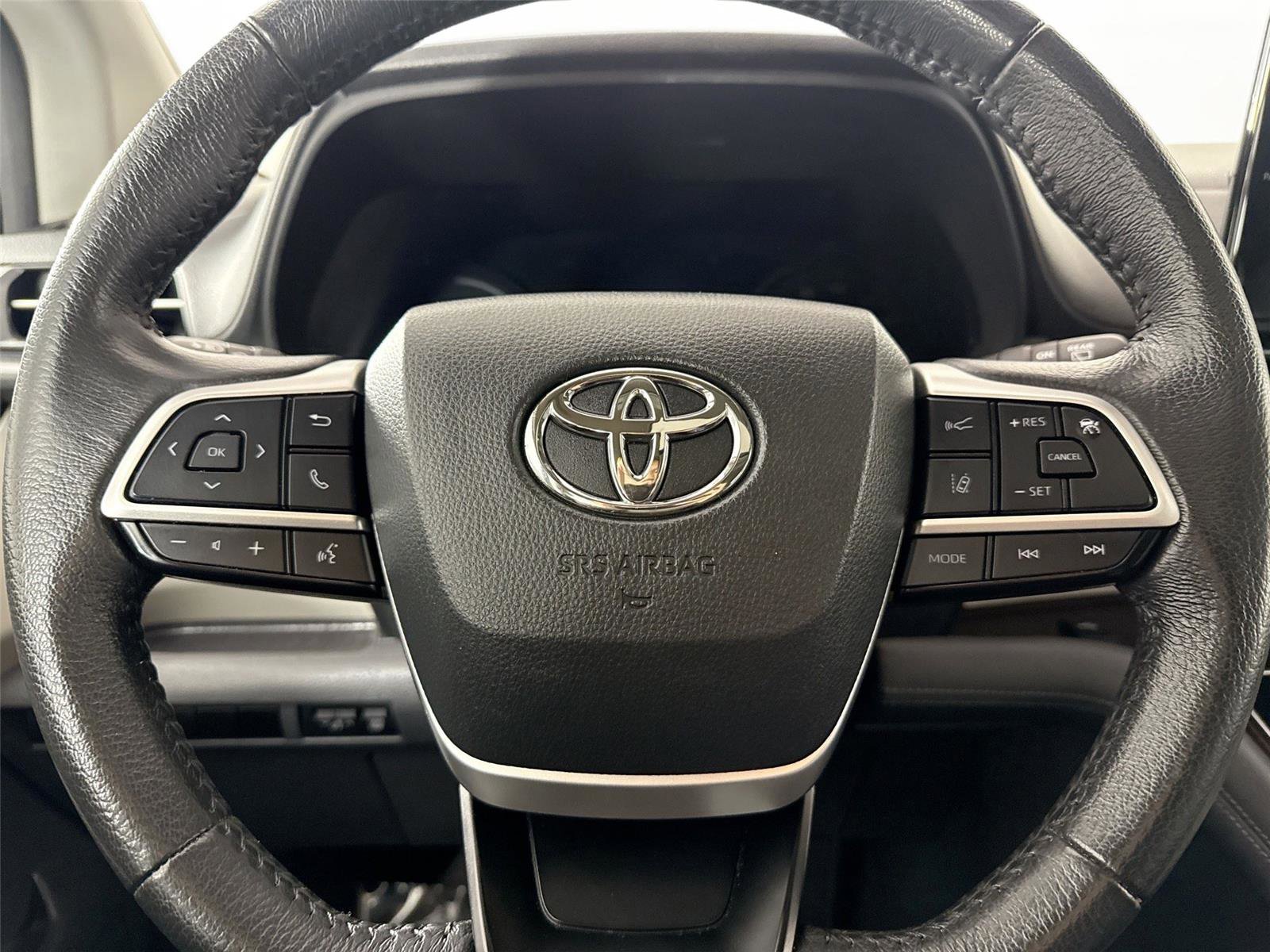 Certified 2024 Toyota Sienna XLE FWD image 16