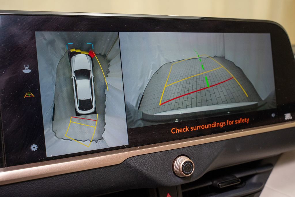 Used 2023 Toyota Crown Limited image 15