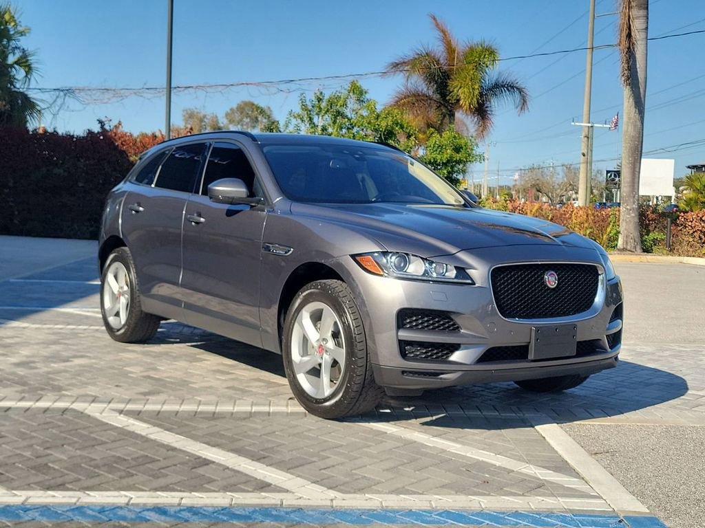 Used 2018 Jaguar F-PACE Premium image 7