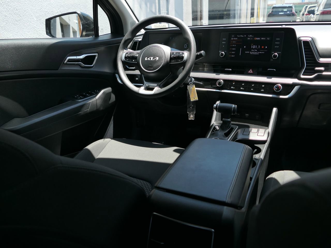 Used 2025 Kia Sportage LX FWD image 23