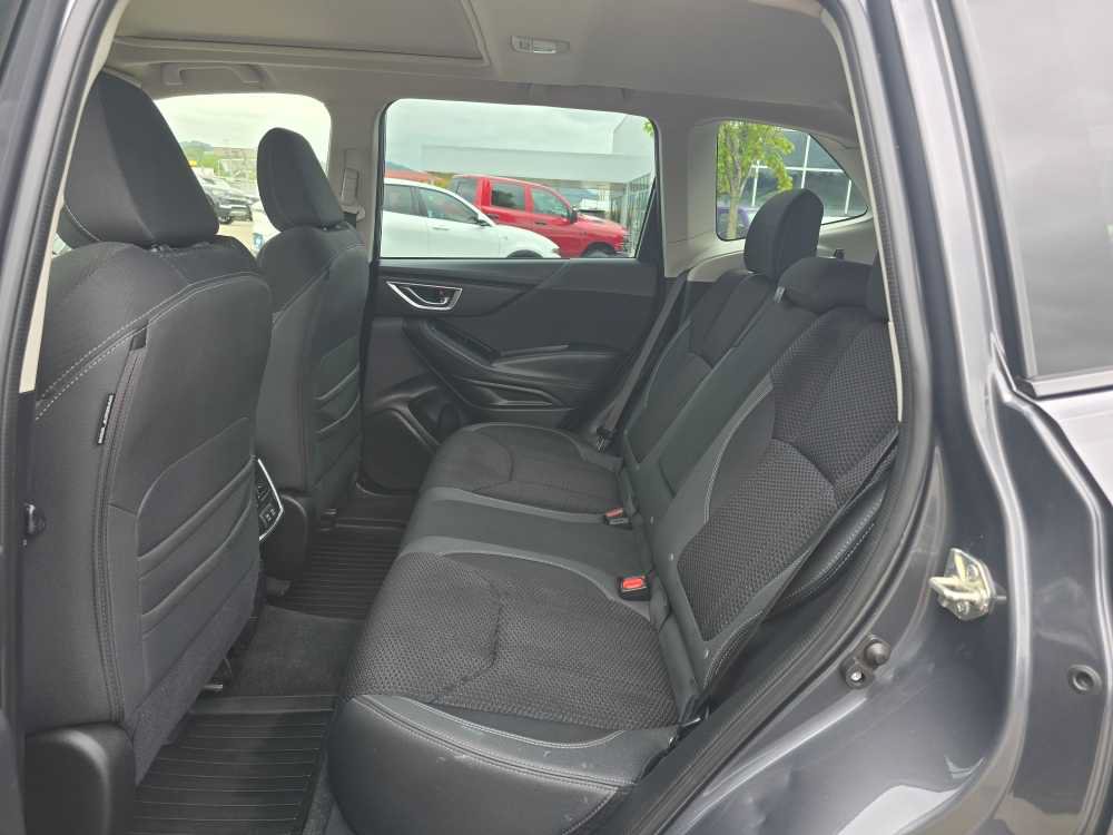 Used 2022 Subaru Forester Premium AWD/4WD image 16