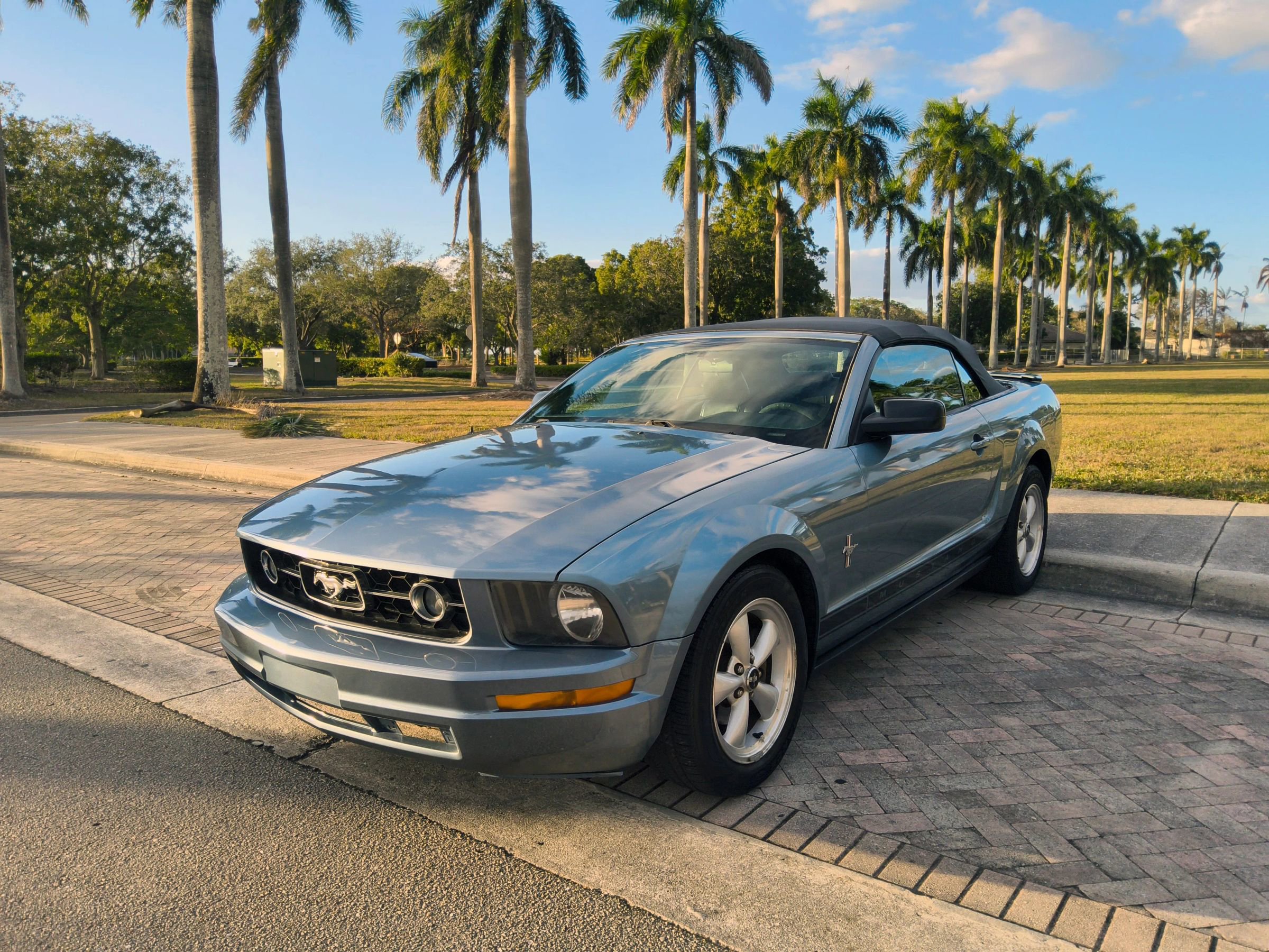 Used 2007 Ford Mustang Deluxe Convertible image 33