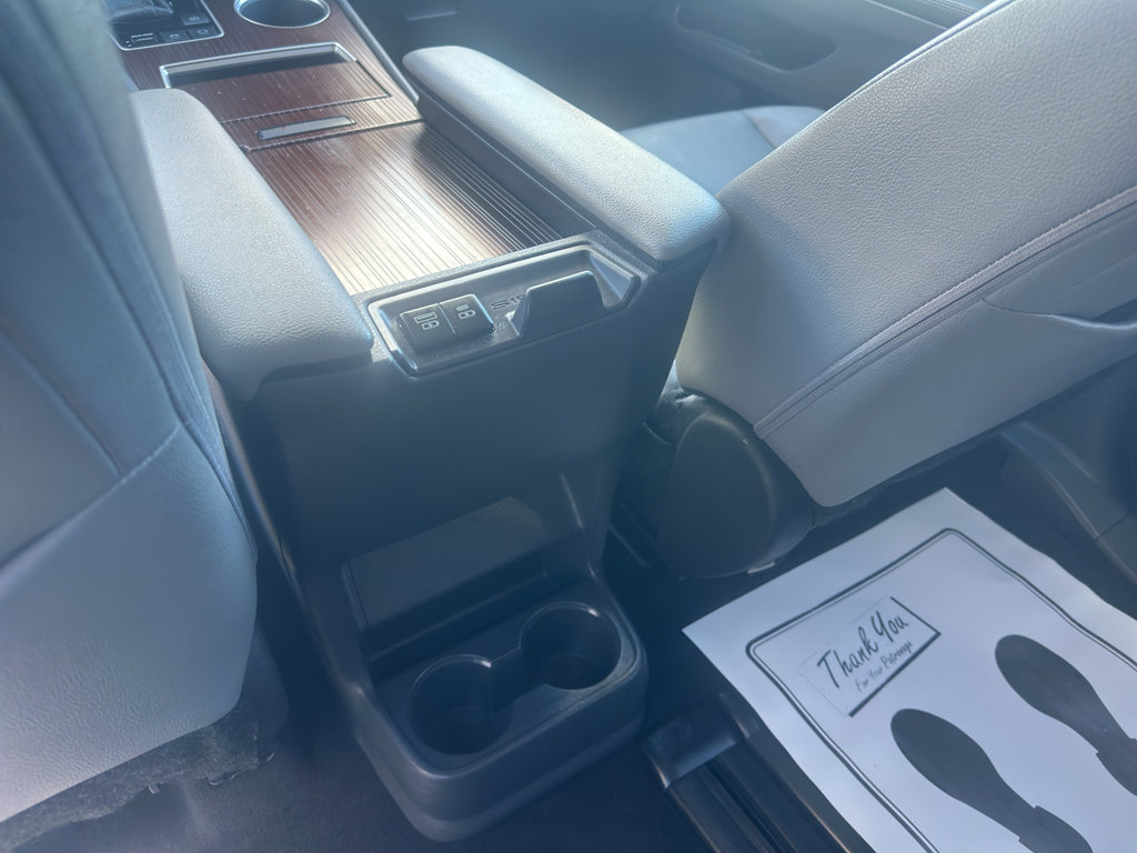 Used 2024 Toyota Sienna XLE FWD image 14