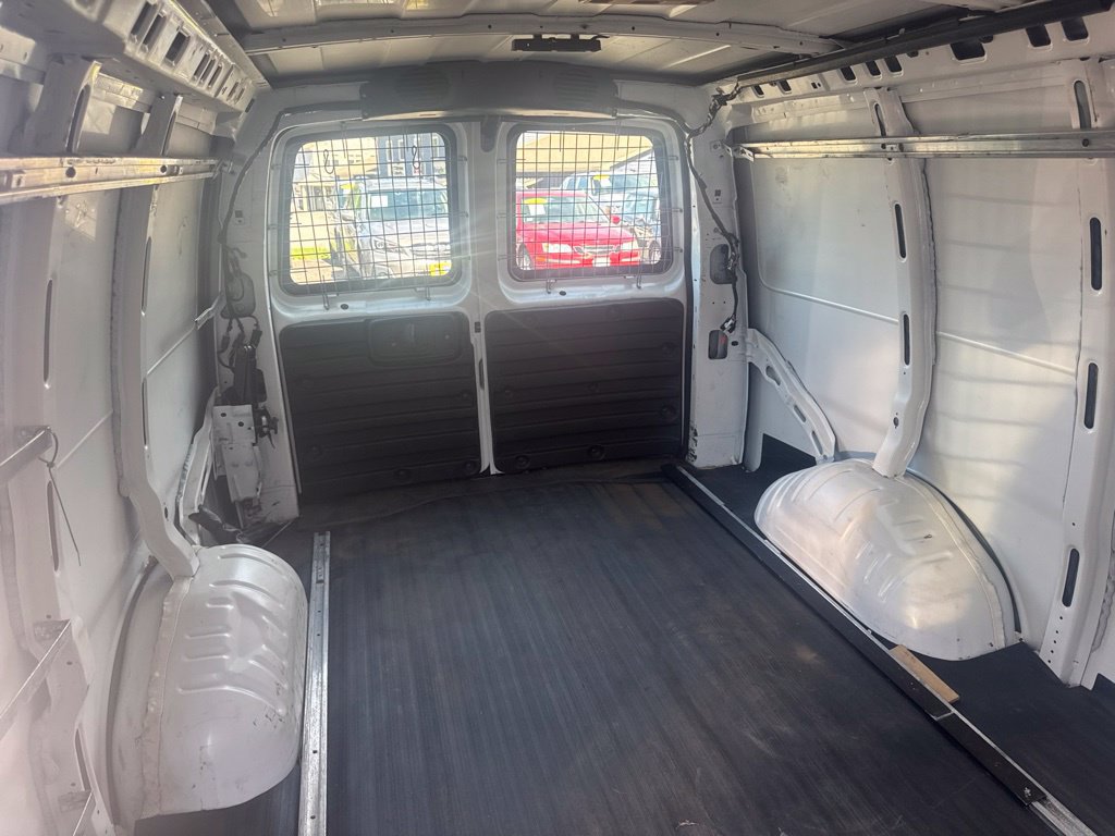 Used 2016 GMC Savana 3500 Extended RWD image 33