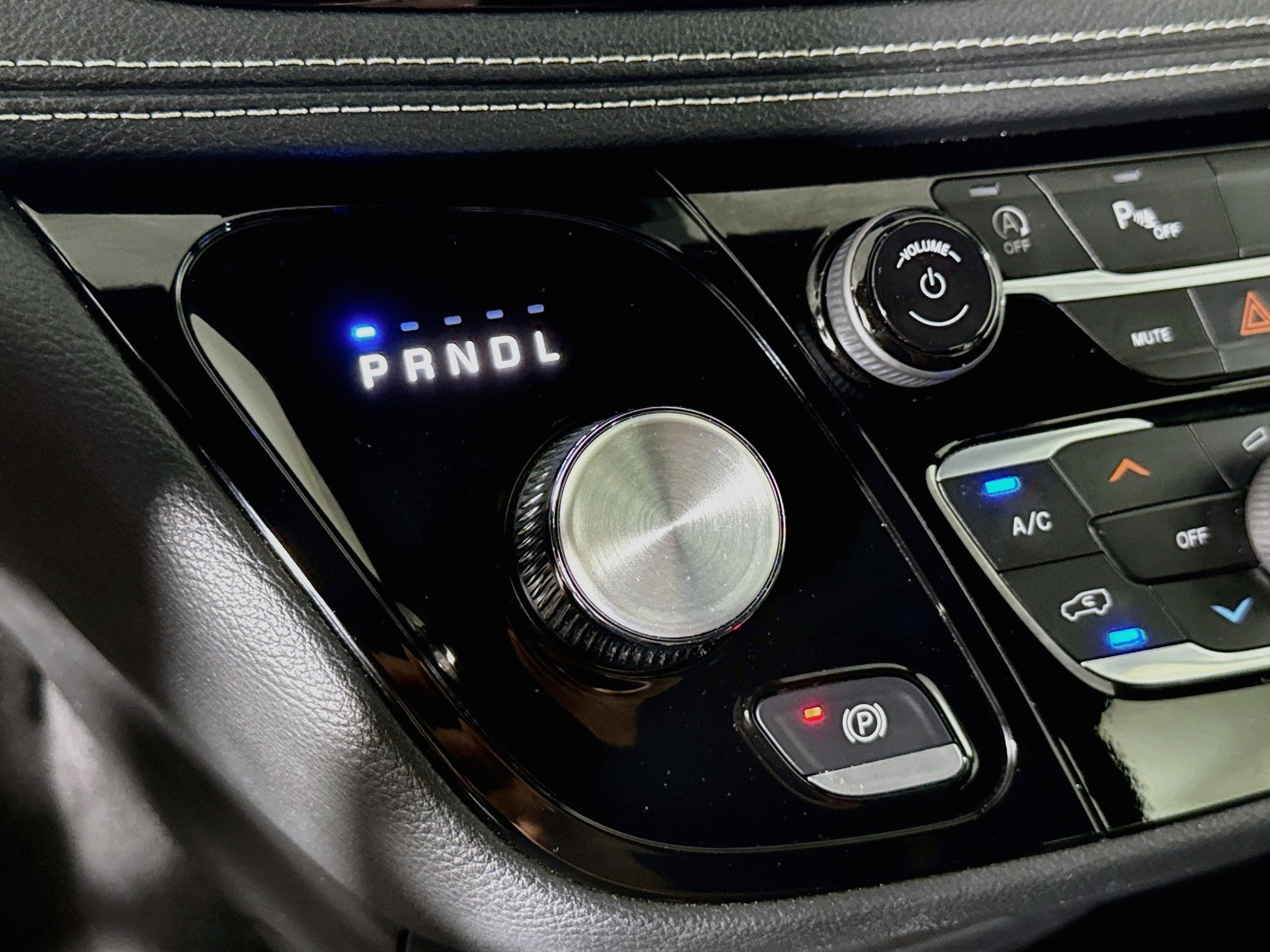 Used 2024 Chrysler Pacifica Touring FWD image 19