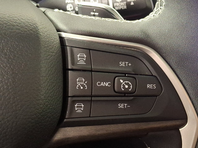 Used 2025 Jeep Grand Cherokee L Limited w/ Black Appearance Package AWD/4WD image 23