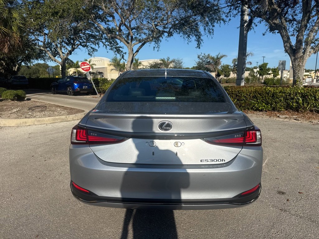 Used 2023 Lexus ES 300h F Sport image 6