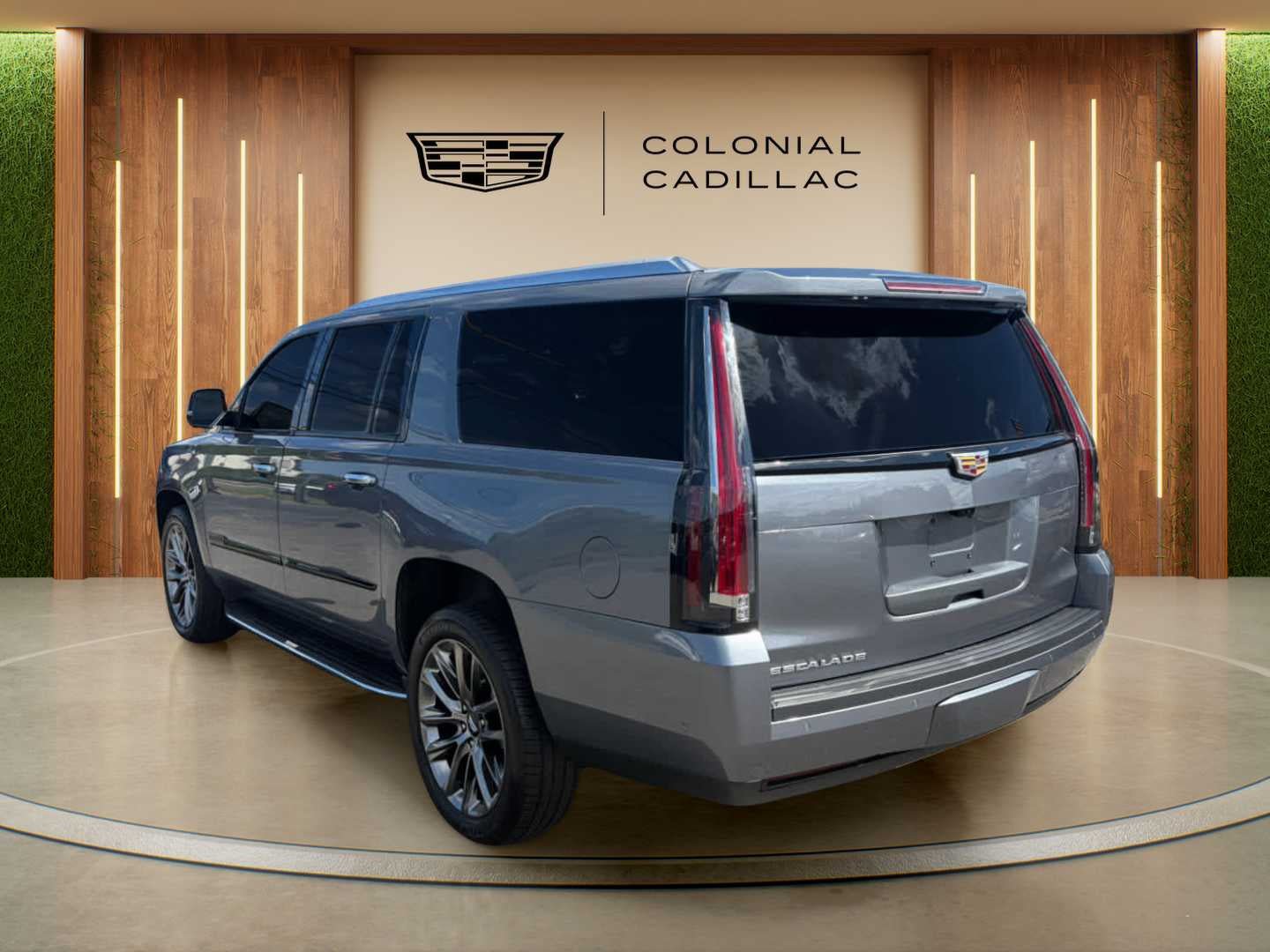 Used 2020 Cadillac Escalade ESV Luxury w/ Escalade Sport Edition AWD/4WD image 3