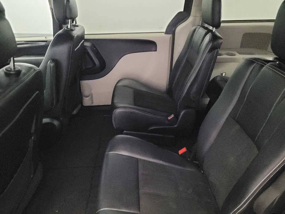 Used 2019 Dodge Grand Caravan SXT image 18