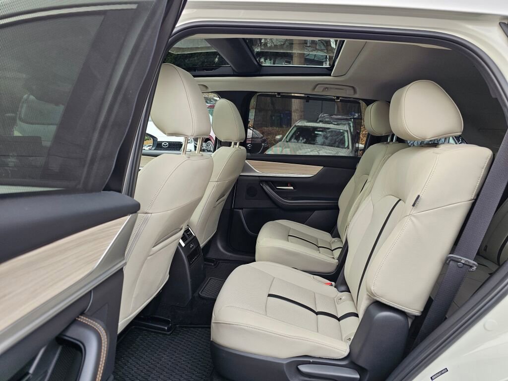 Certified 2024 MAZDA CX-90 Plug-In Hybrid w/ Premium Pkg image 19