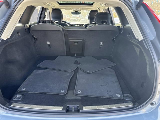 Used 2024 Volvo XC60 B5 Plus image 9