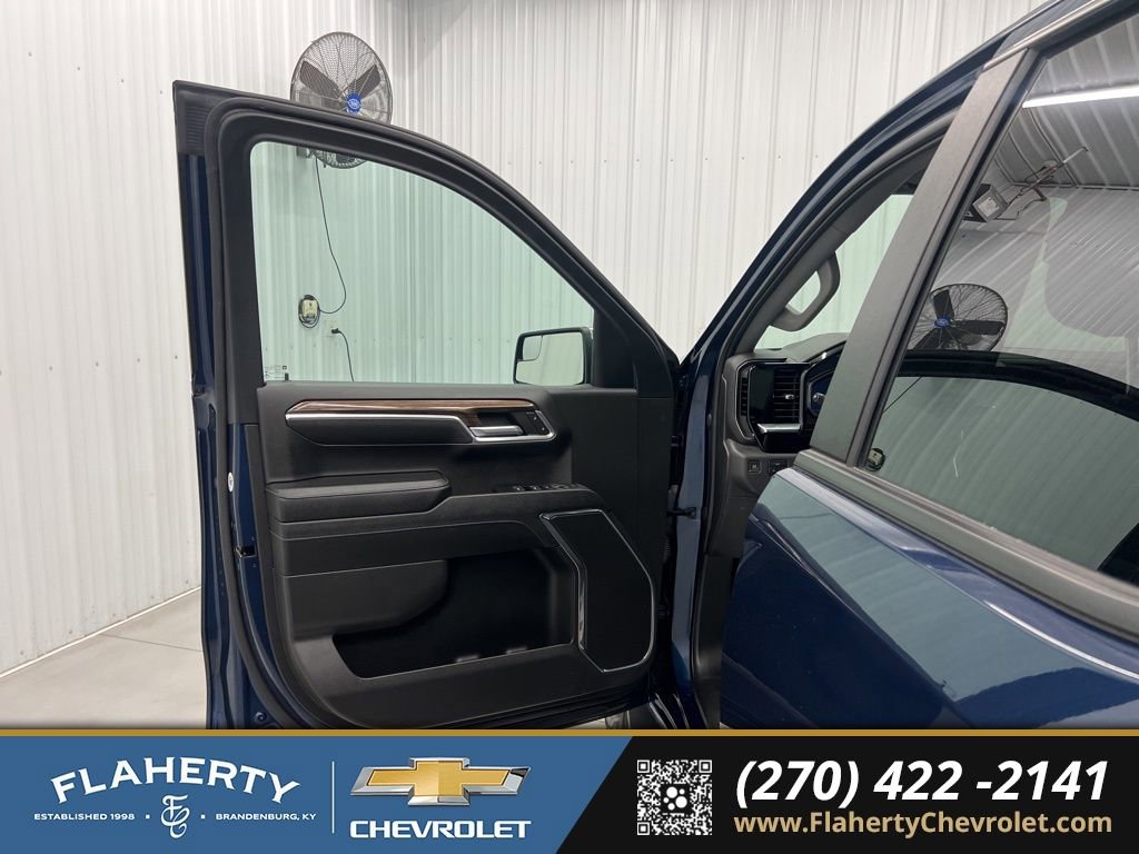 Used 2023 Chevrolet Silverado 1500 LT AWD/4WD image 8