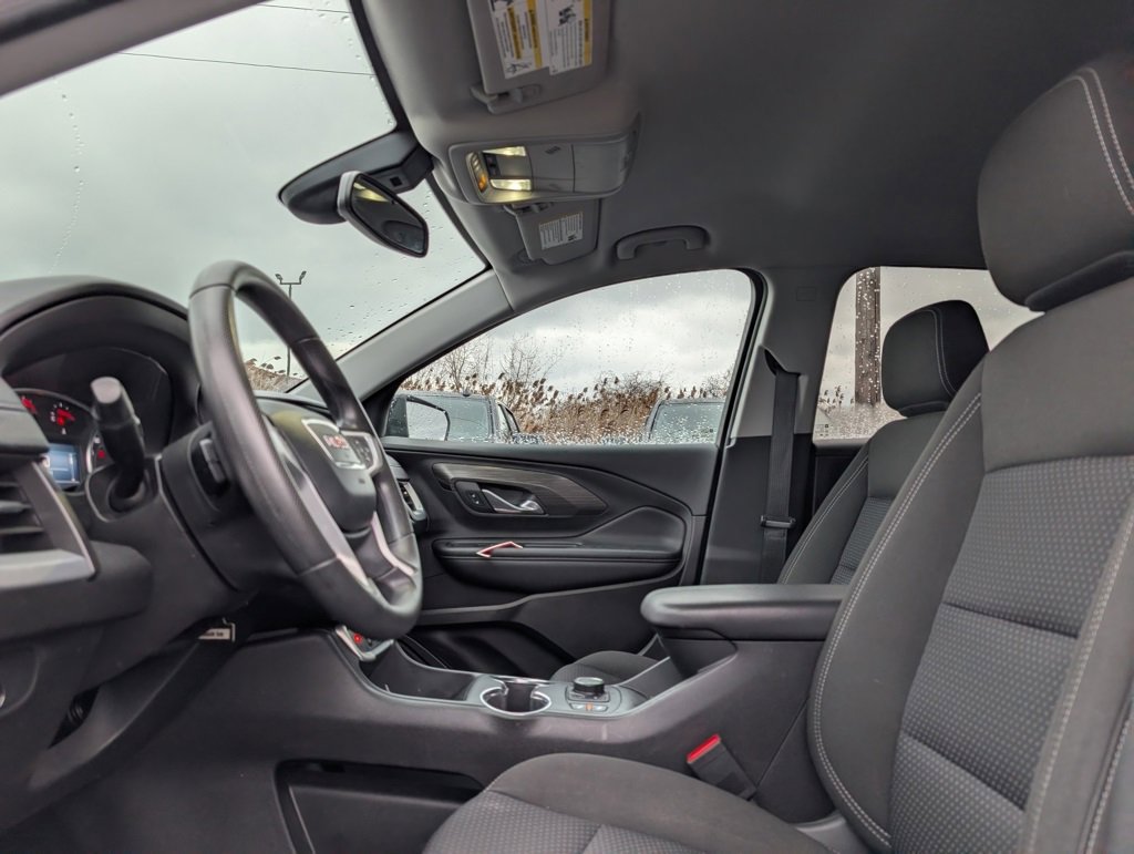Used 2024 GMC Terrain SLE w/ Driver Convenience Package image 8