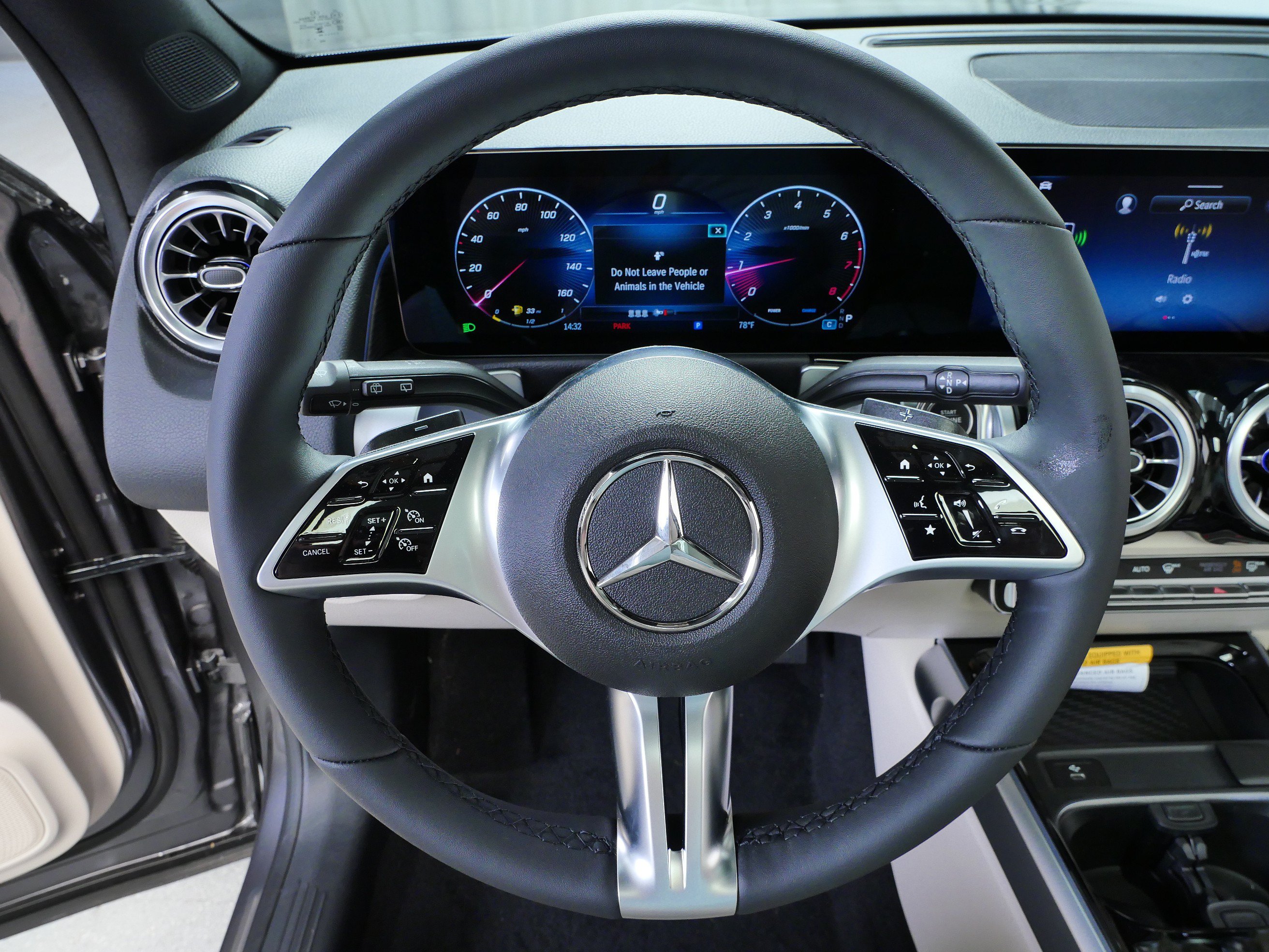 New 2026 Mercedes-Benz GLB 250 4MATIC image 9