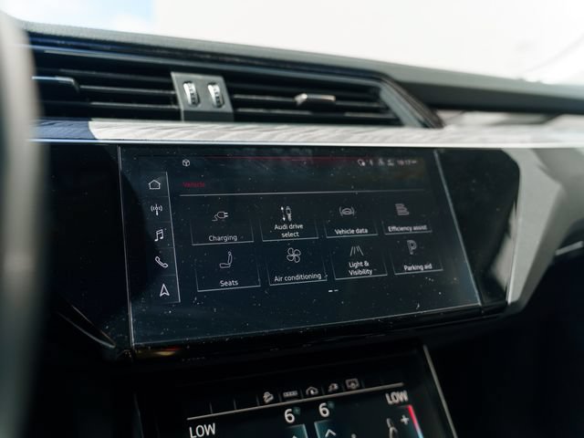 Used 2024 Audi Q8 e-tron Premium Plus w/ Premium Plus Package AWD/4WD image 25
