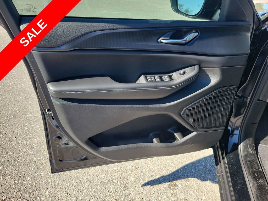 New 2025 Jeep Grand Cherokee Laredo w/ Luxury Tech Group I image 17