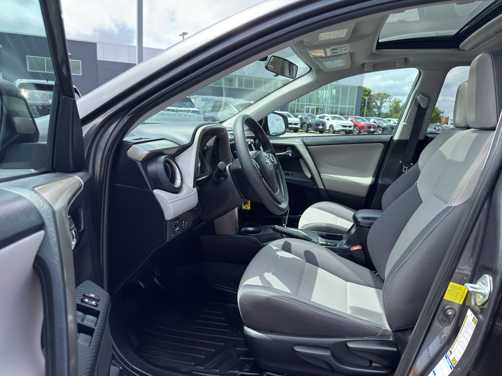 Used 2015 Toyota RAV4 XLE AWD/4WD image 11