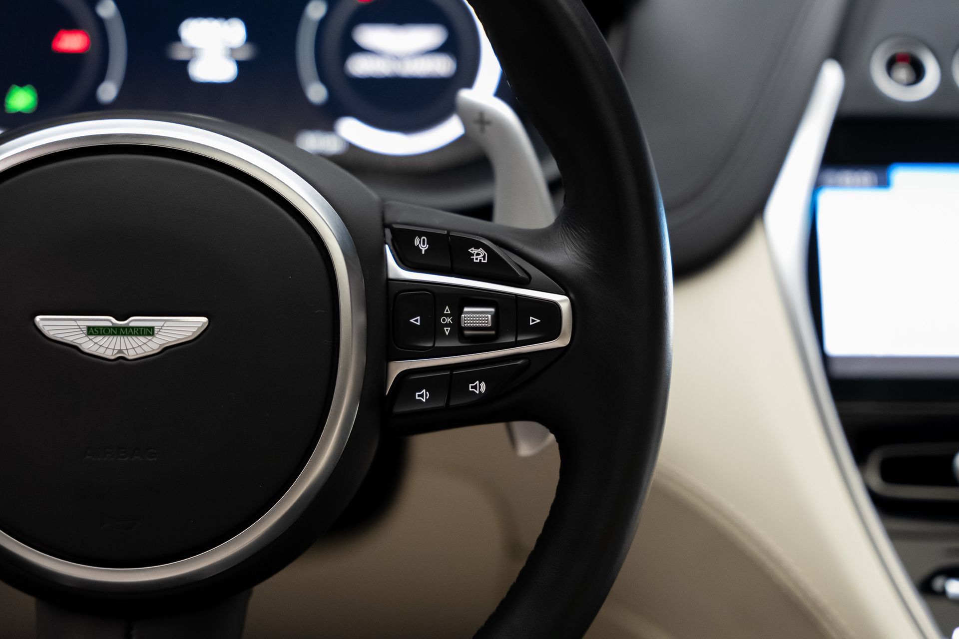 Used 2023 Aston Martin DBX AWD/4WD image 44