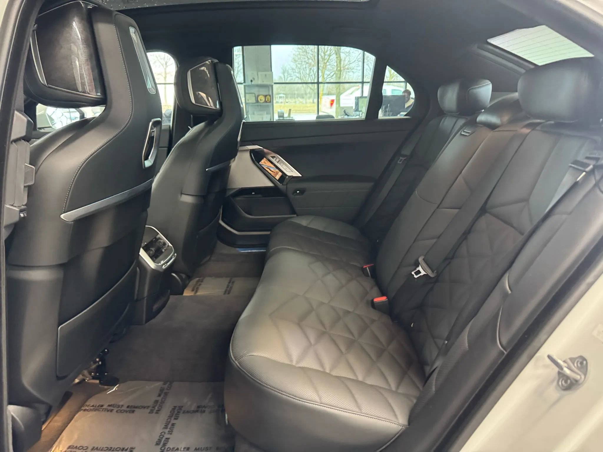 Used 2024 BMW 740i image 25