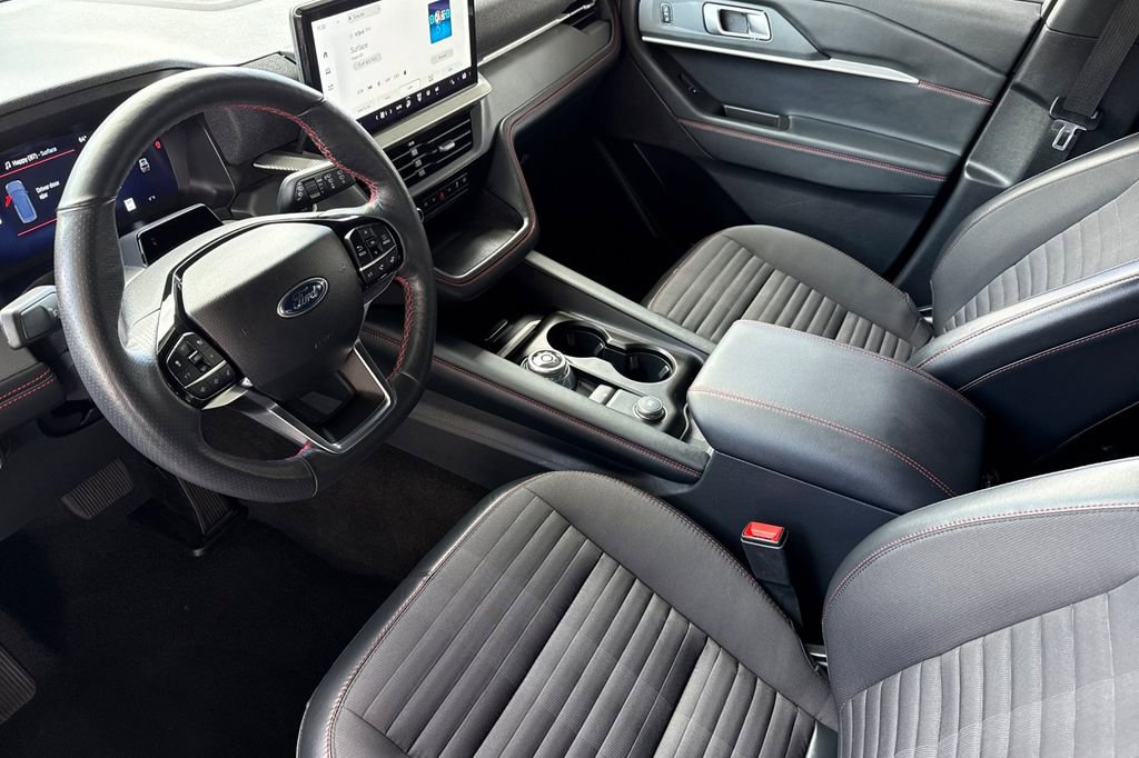Used 2025 Ford Explorer ST-Line image 5