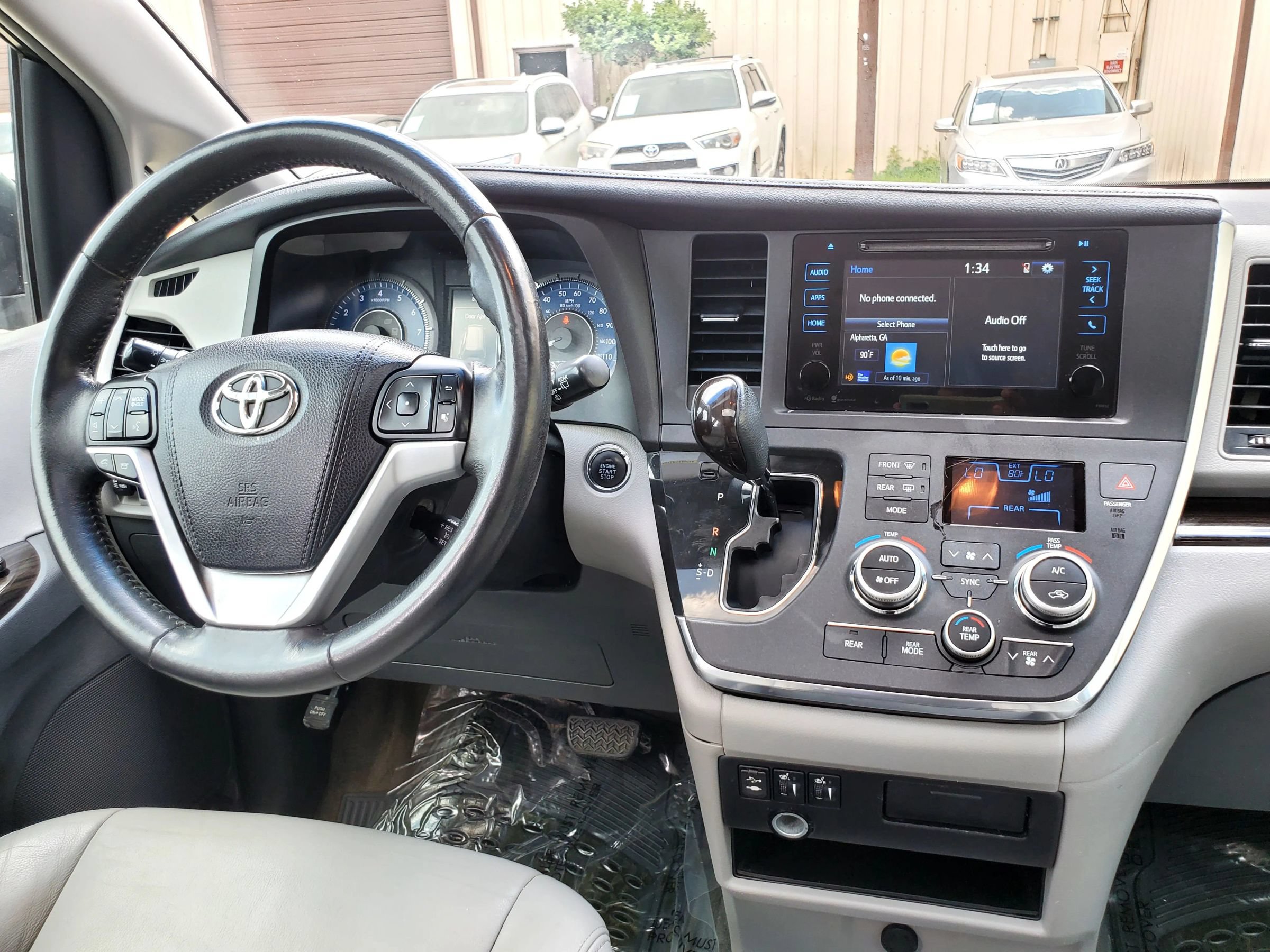 Used 2015 Toyota Sienna XLE FWD image 39