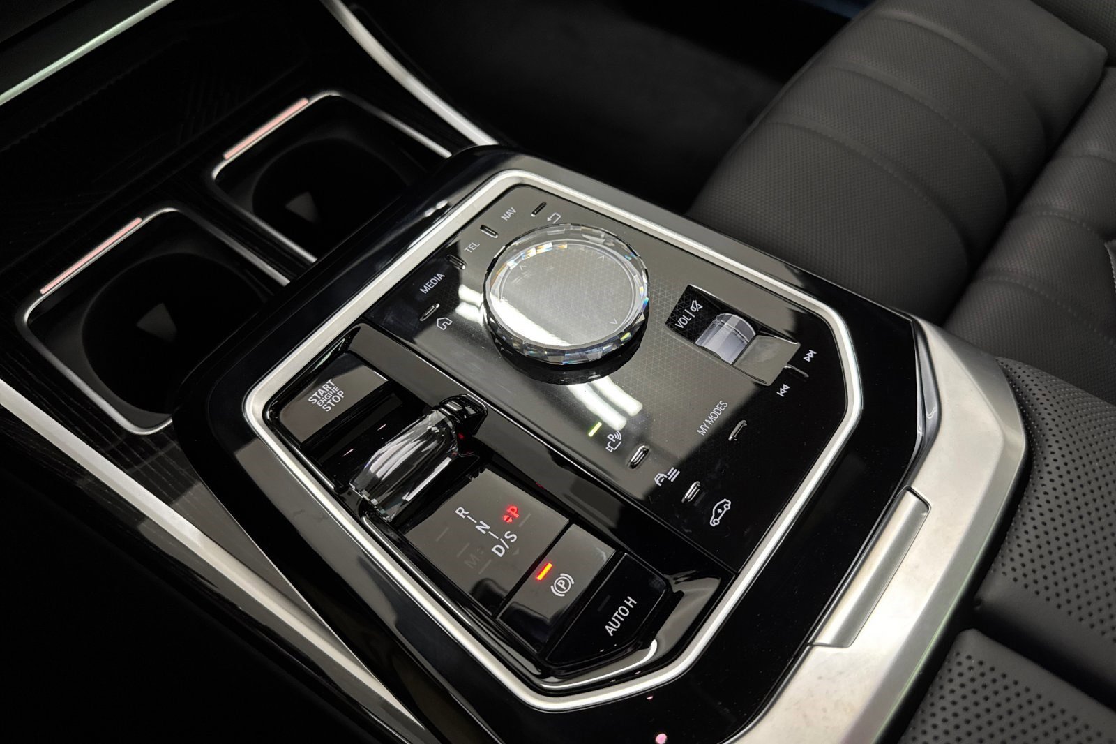 New 2026 BMW 750e xDrive image 18