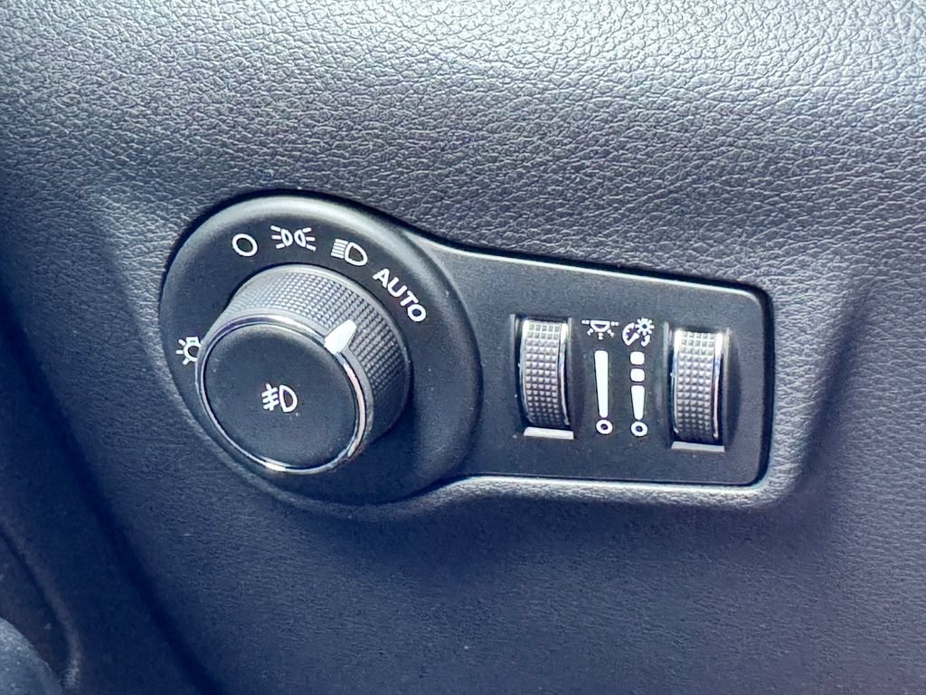 New 2026 Jeep Compass Latitude AWD/4WD image 28