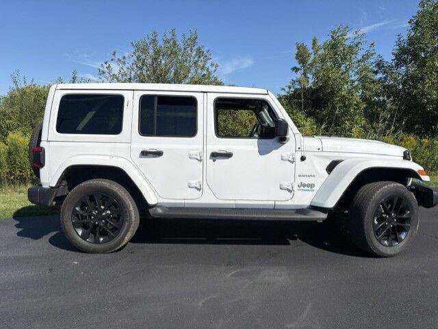 Used 2022 Jeep Wrangler Unlimited Sahara w/ Cold Weather Group AWD/4WD image 14