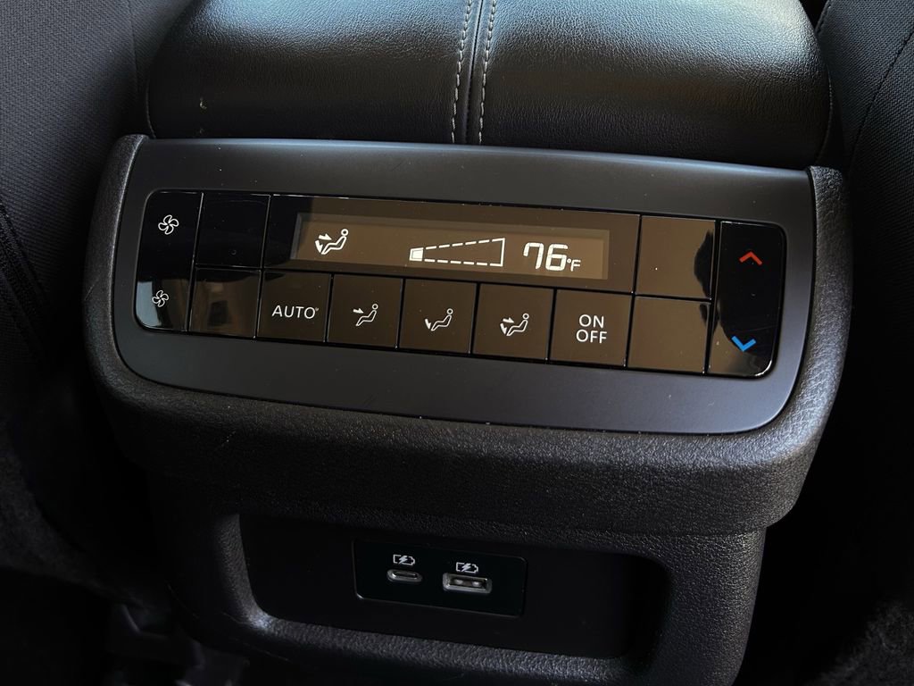 Used 2024 Nissan Pathfinder SV image 27