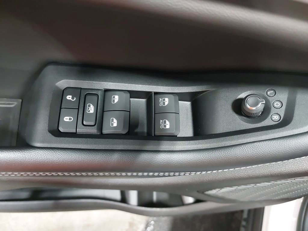 Used 2023 Jeep Grand Cherokee L Limited w/ Black Appearance Package AWD/4WD image 29