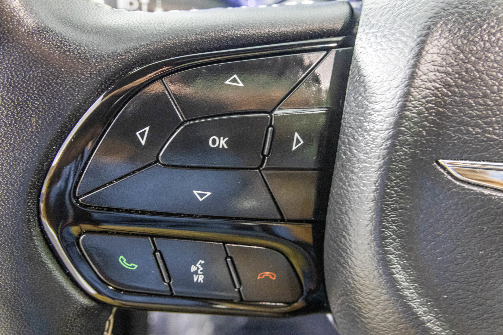 Used 2025 Chrysler Pacifica Limited FWD image 34