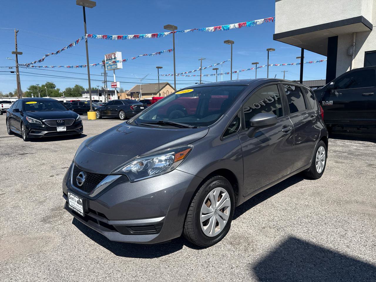 Used 2018 Nissan Versa Note SV image 2