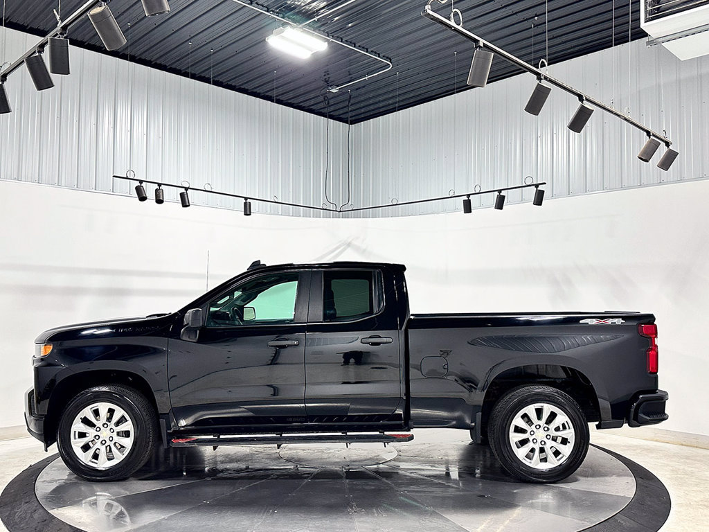 Used 2020 Chevrolet Silverado 1500 Custom w/ Custom Value Package AWD/4WD image 15