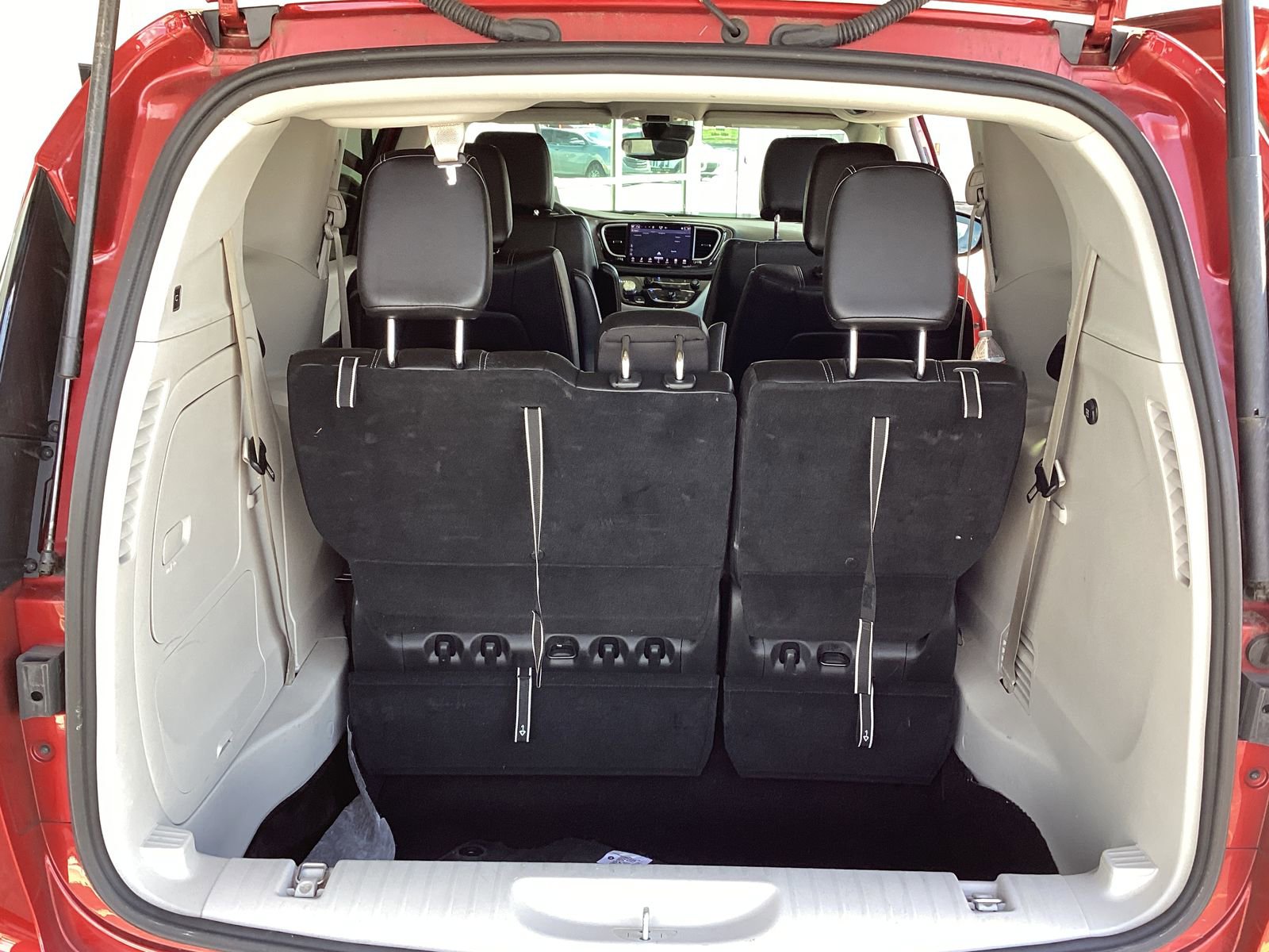 Used 2024 Chrysler Pacifica Select image 22