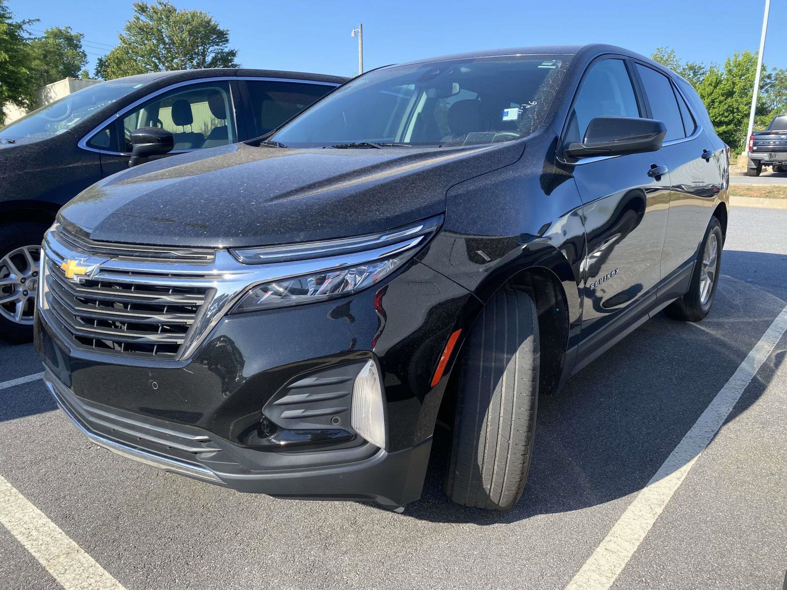Used 2023 Chevrolet Equinox LT w/ Driver Convenience Package FWD image 3