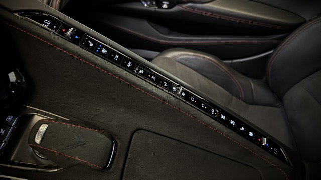 Used 2024 Chevrolet Corvette Stingray Premium Cpe w/ Z51 Performance Package RWD image 9