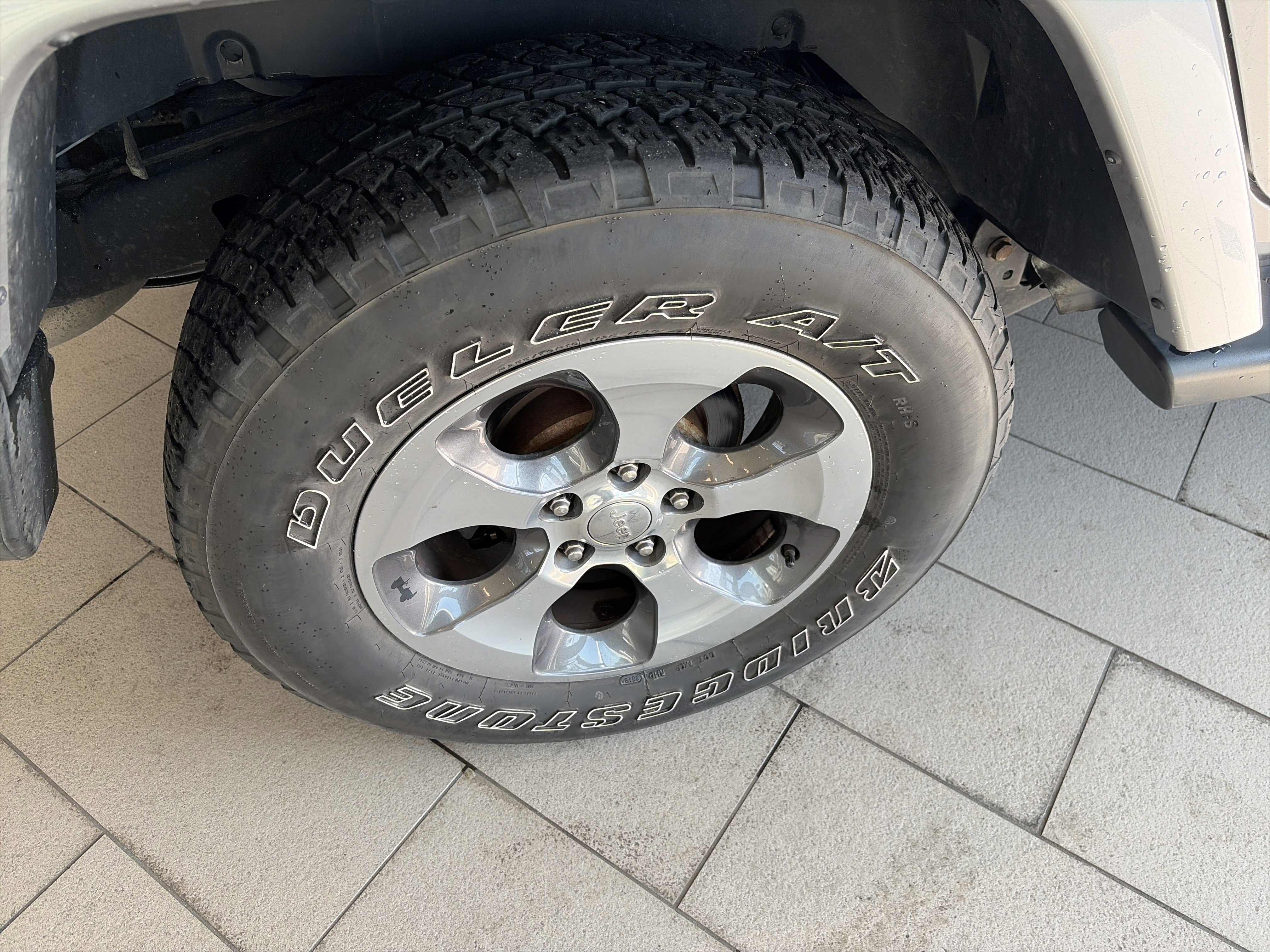 Used 2017 Jeep Wrangler Unlimited Sahara image 14