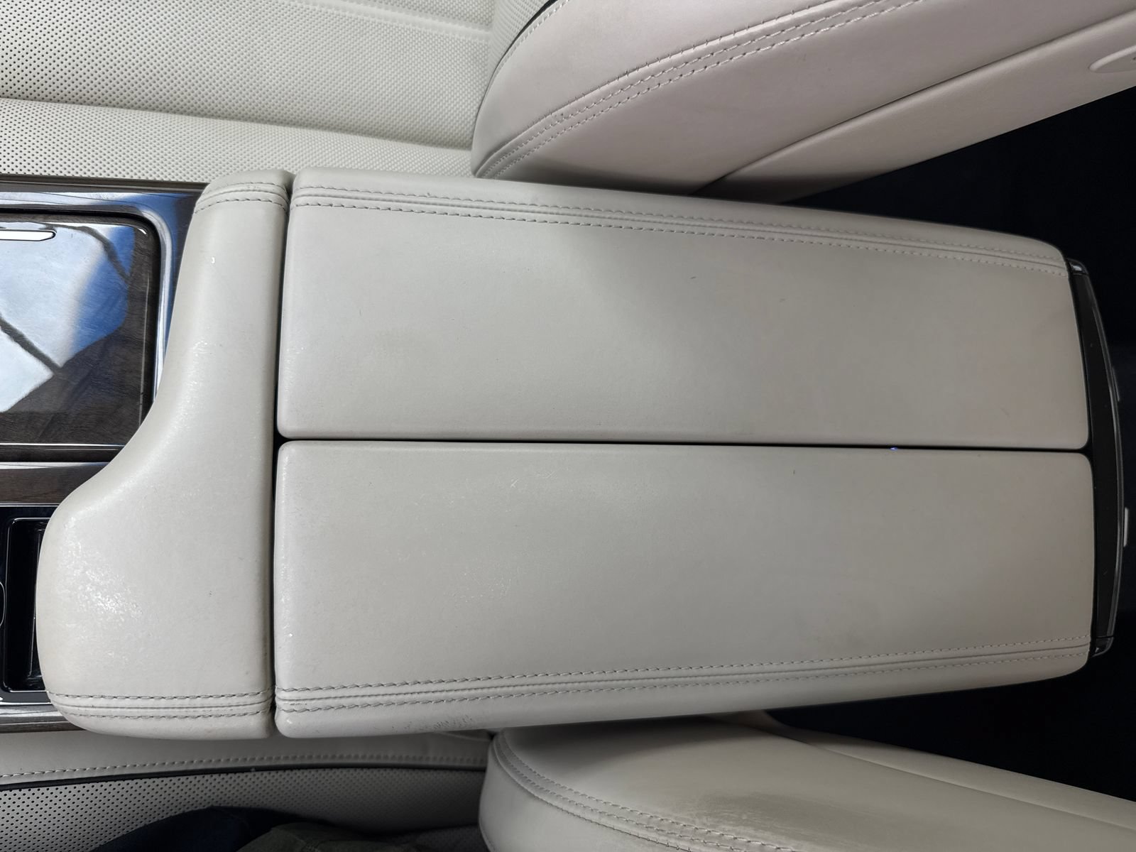 Used 2017 Genesis G90 3.3T Premium RWD image 32