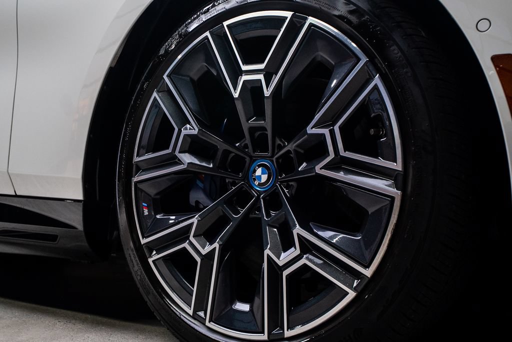 Used 2024 BMW i5 M60 AWD/4WD image 16