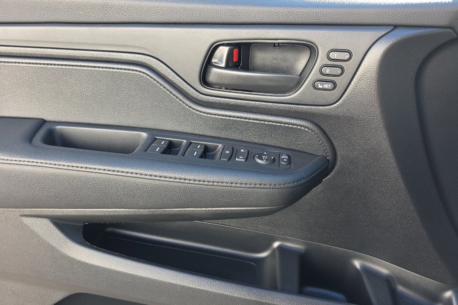 Used 2025 Honda Odyssey Sport-L image 11