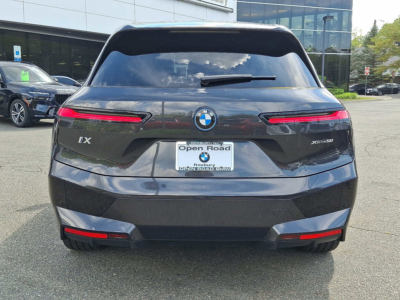 Used 2025 BMW iX xDrive50 w/ Premium Package image 5