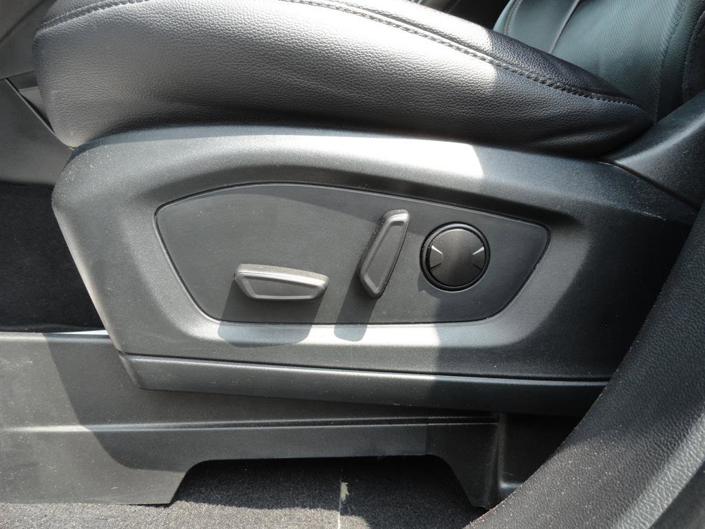 Used 2022 Ford Explorer Limited w/ Equipment Group 301A image 12