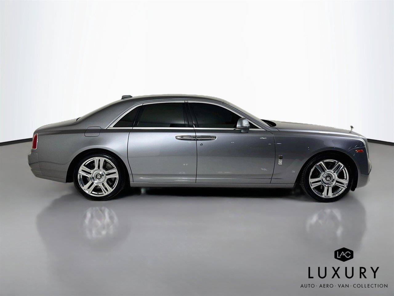 Used 2019 Rolls-Royce Ghost RWD image 4