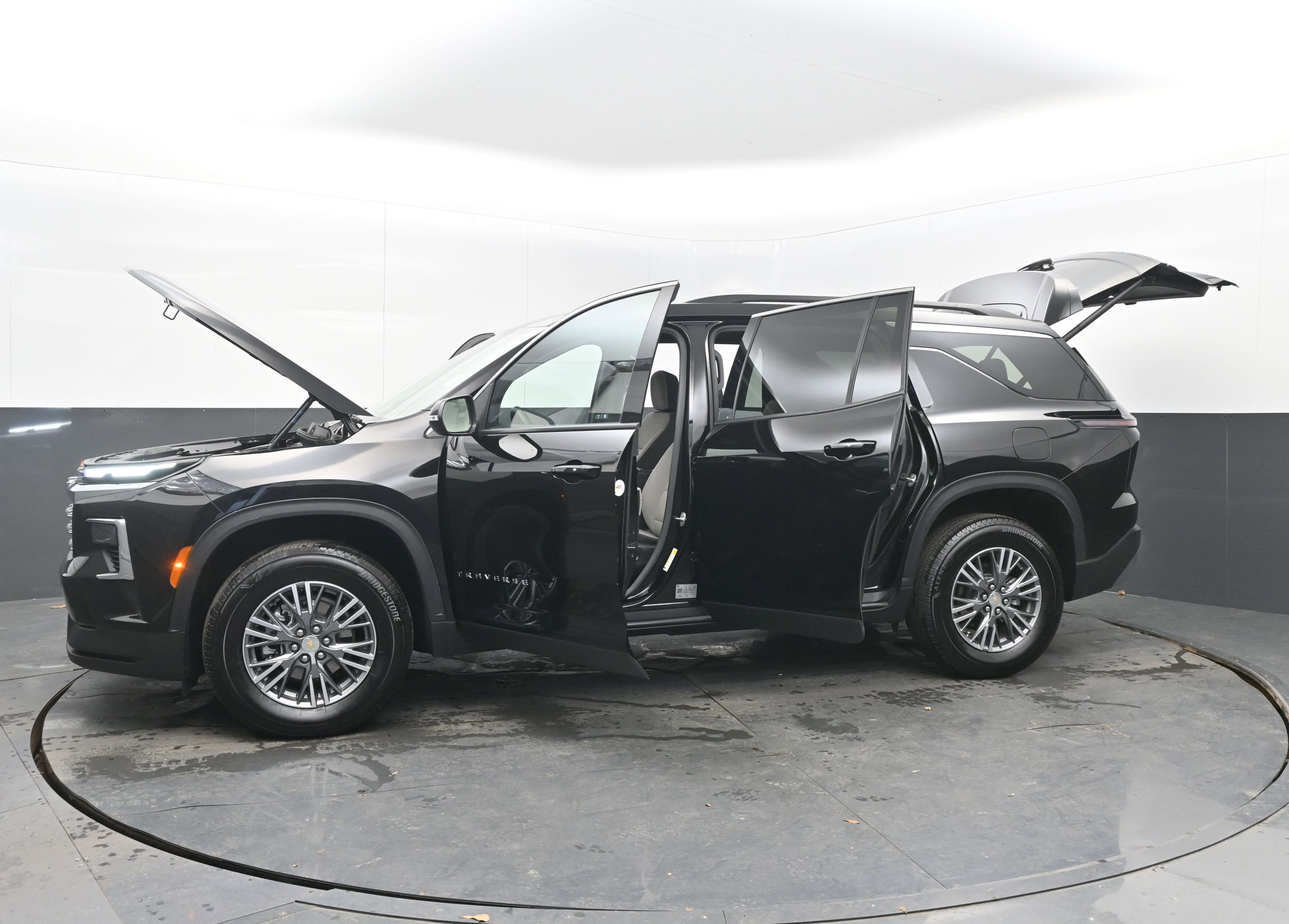 Used 2025 Chevrolet Traverse LT image 44