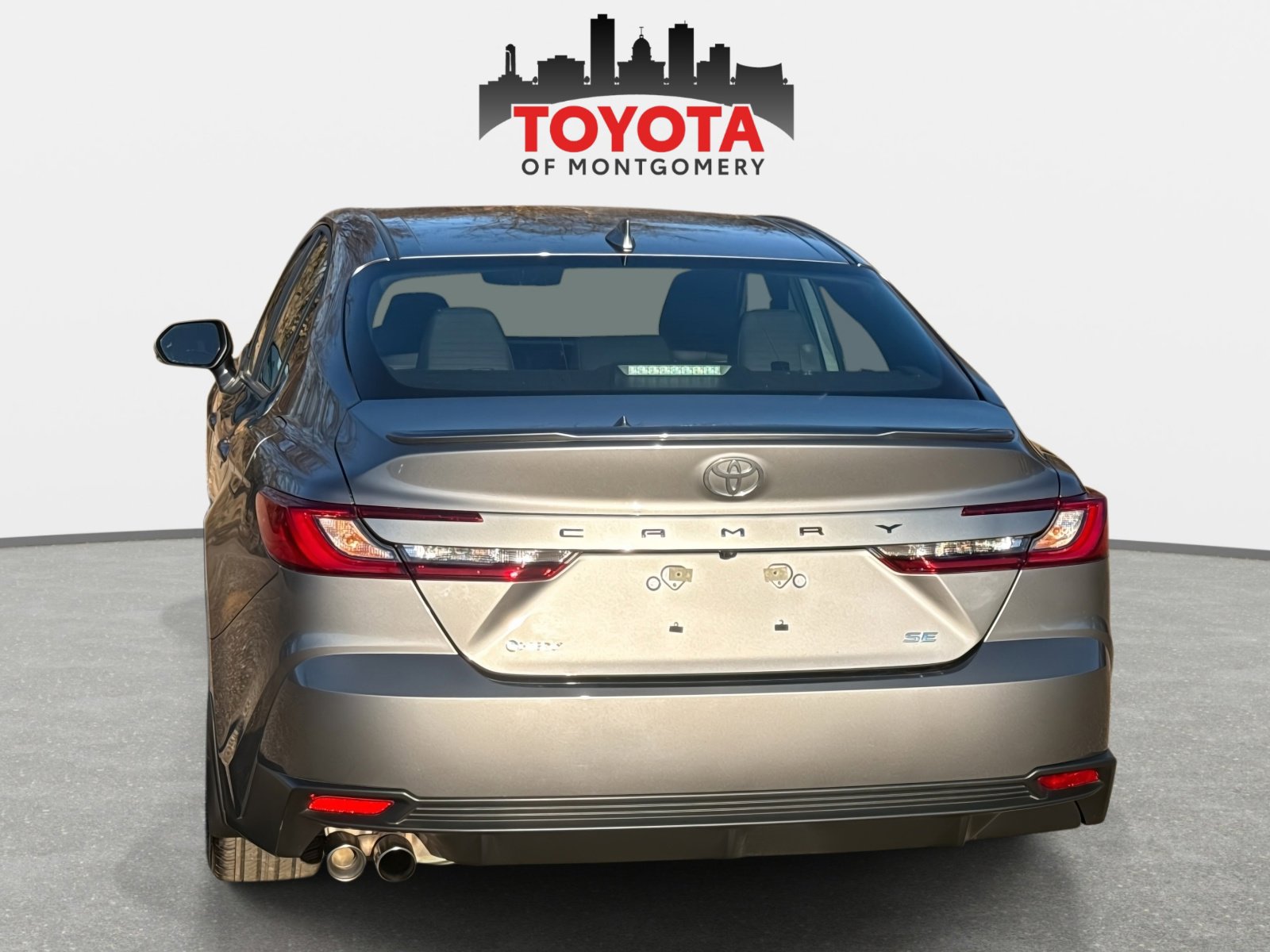 Used 2025 Toyota Camry SE image 4